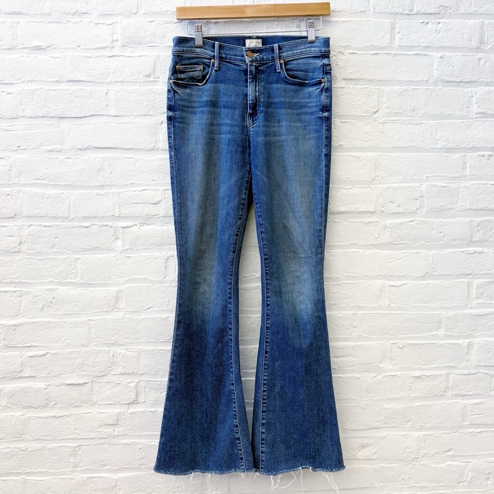 MOTHER || The Weekender Fray in‎ Groovin’ Raw Hem Bootcut Jeans Blue 27